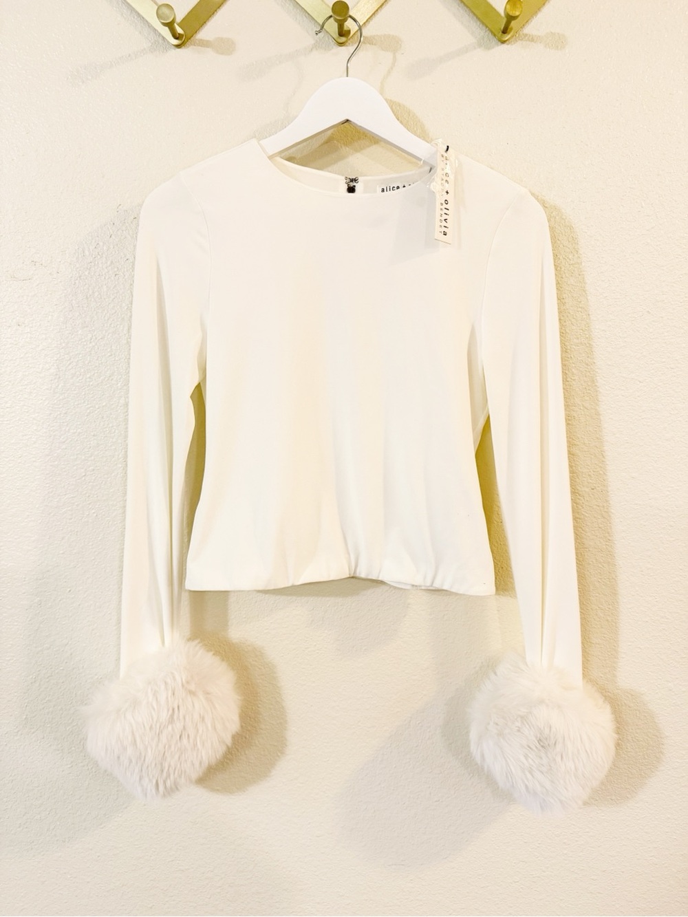 Alice + Olivia Delaina Faux Fur Cuff Off White Long Sleeve Mesh Layered Top NEW - Picture 7 of 12